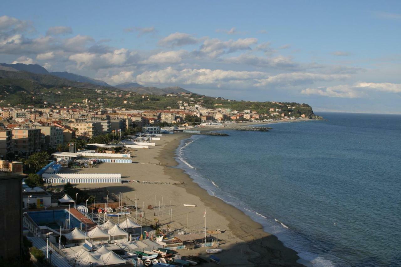Le Finestre Sul Mare Albissola Marina Exterior foto