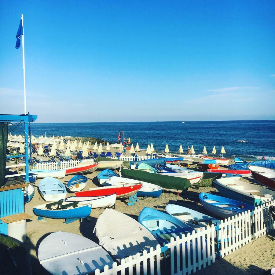 Le Finestre Sul Mare Albissola Marina Exterior foto